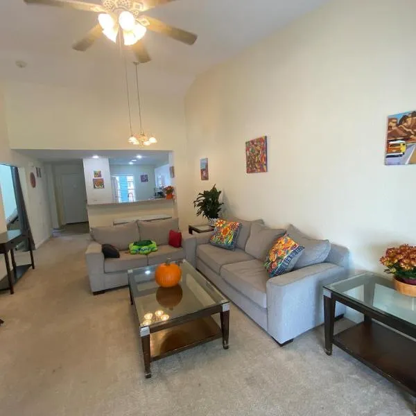 Florida condo close to Warm Mineral Springs，位于北港的酒店