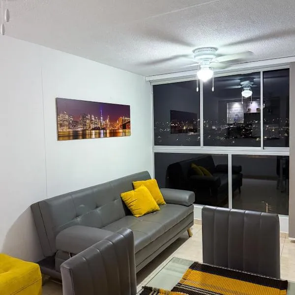 Close to shopping malls and the airport，位于库库塔的酒店