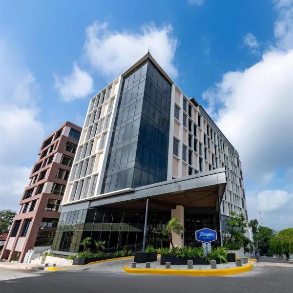 Hotel Hampton By Hilton Santiago De Los Caballeros，位于圣地亚哥洛斯卡巴的酒店