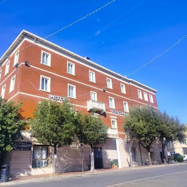 Hotel Centrale，位于皮昂比诺的酒店