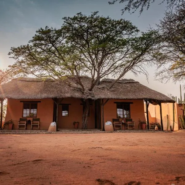 Eningu Kalahari Lodge，位于Dordabis的酒店