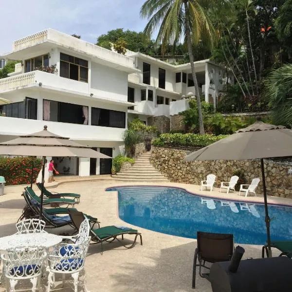 Villa Guitarron gran terraza vista espectacular 6 huespedes piscina gigante，位于Icacos的酒店