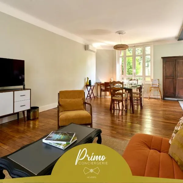 Maison Grenat, with terrace by PRIM0conciergerie，位于讷韦尔的酒店