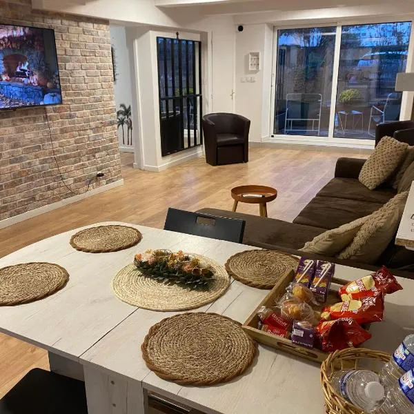 Maison climatisée Lyon-Bron Eurexpo - Stadium Groupama - Interdit aux événements，位于布隆的酒店