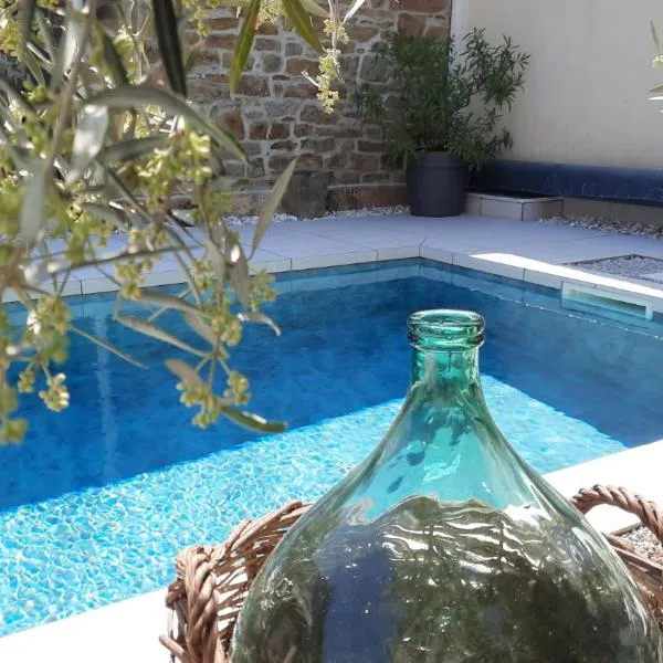 Private Villa Nostalgia with private pool - Istria - Koper Hinterland，位于Gračišče的酒店