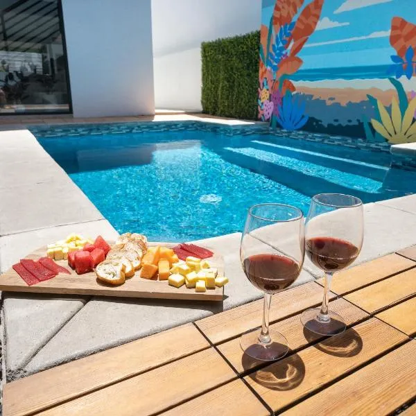 Casa Alvana - Sauna & Private Pool at Baja Country Club，位于恩塞纳达港的酒店