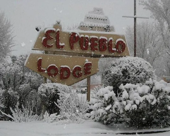 普埃布罗旅舍，位于Ranchos de Taos的酒店