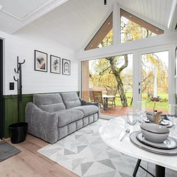 Private small house with sauna and terrace in Tallinn，位于塔林的酒店