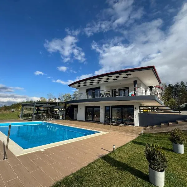 Luxury Villa Rafaela-private pool, BBQ & Games，位于格雷韦纳的酒店