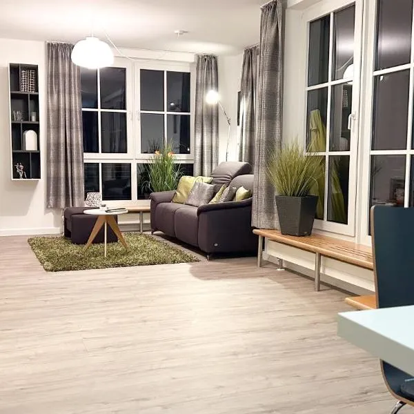 Exklusives Penthouse mit Dachterrasse, hochwertig ausgestatteter Küche mit Dampfgarer, inklusive 2 Stellplätze und Fahrradgarage，位于库姆巴赫的酒店