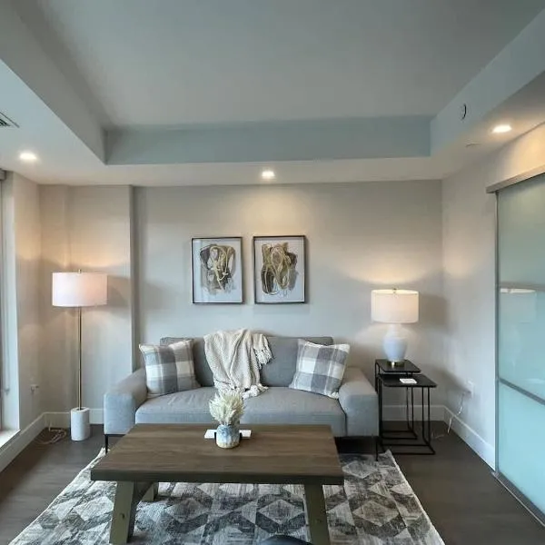 Downtown bright cozy & modern 1 Bedroom，位于哈利法克斯的酒店