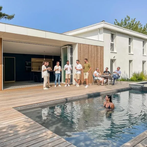 Villa d'Exception avec piscine & spa à Mérignac - Aeroport - Tram direct centre - Aéroparc Business Center Mérignac - Airbus Thales Safran - Hôpital Charles Perrens - Hôpital Pellegrin - ZI Espace Mérignac Phare，位于梅里尼亚克的酒店