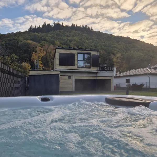 Luxuscontainer am Nürburgring #3，位于阿德瑙的酒店