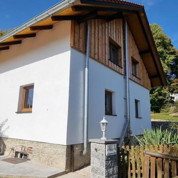 Time Out Moments Haus mit eigener Sauna，位于格拉弗瑙的酒店