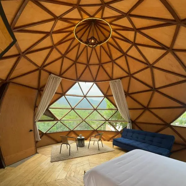Gaiatri Holistic Glamping，位于迪坡斯特兰的酒店