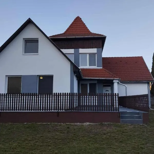 NADENKA & MGR Vendégház，位于Alsótelekes的酒店
