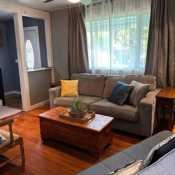 New Leeds listing Near Graces diner and Hudson!，位于卡茨基尔的酒店