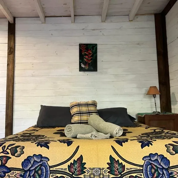 Los Bananos - Tiny Wood Cabin，位于伊瓜苏港的酒店