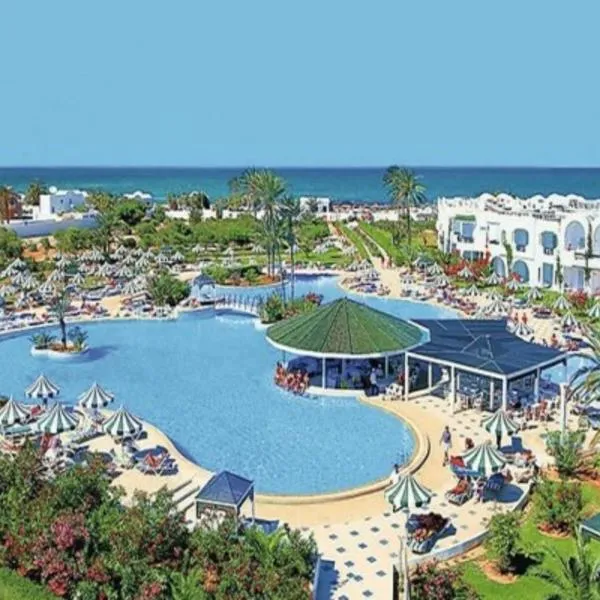 杰尔巴假日海滩酒店，位于Ḩawmat al Badawīyīn的酒店