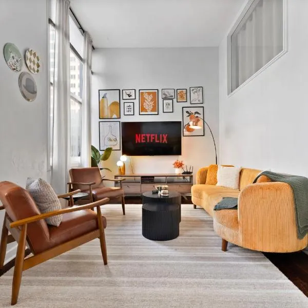 Downtown Indy 2BR - Stadium, Convention - Arcade Games - Skywalk，位于印第安纳波利斯的酒店