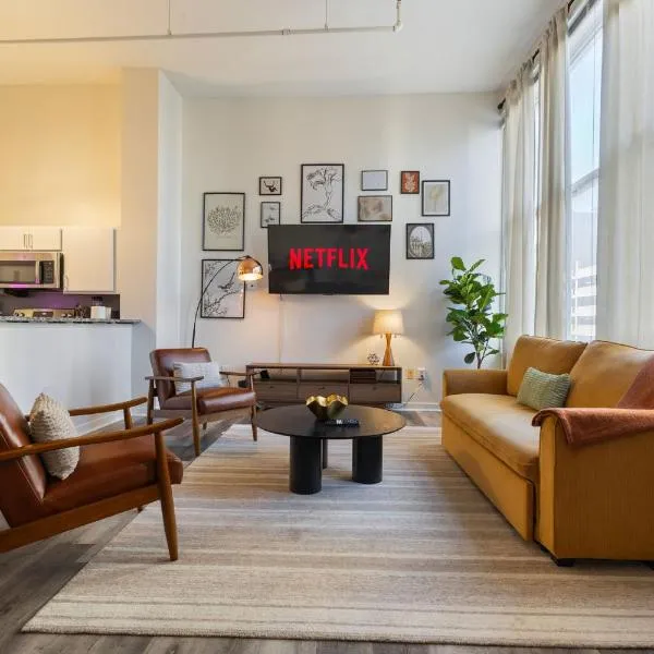 Indy Urban Nest - Sleeps 8 - Skywalk Access - Convention Center - Stadium，位于印第安纳波利斯的酒店