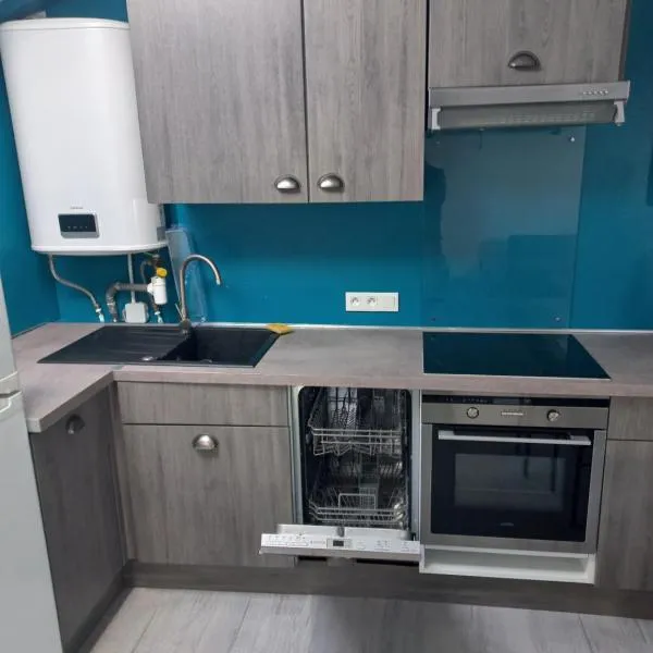 T2 refait à Neuf au calme avec TV et Fibre，位于卡莱帕涅的酒店