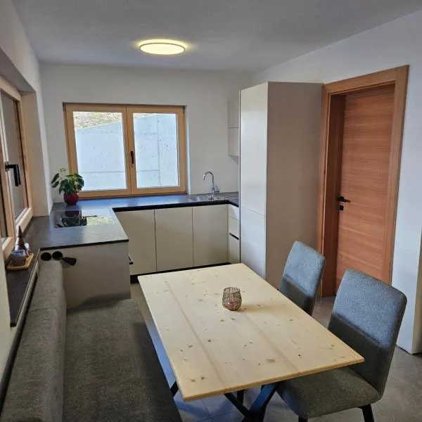 Apartment Warscher，位于Ainet的酒店