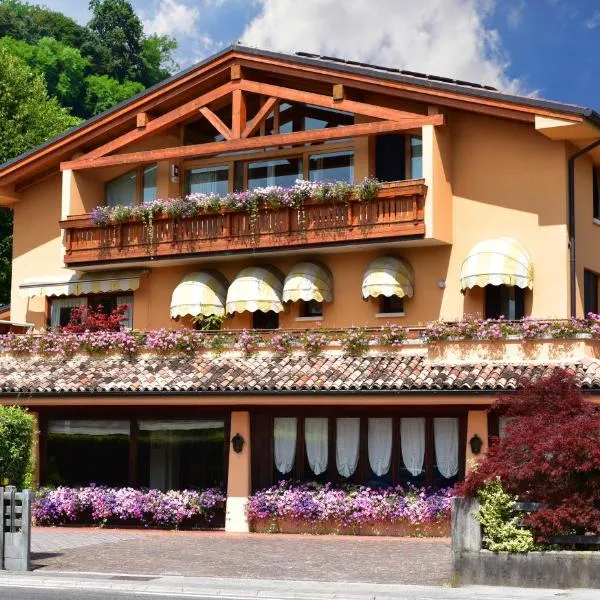 阿伯戈达吉尔多酒店，位于Corbanese的酒店