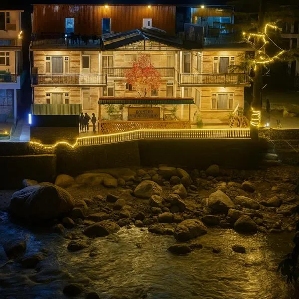 HOM House of MannMauji Riverside kasol，位于卡索尔的酒店