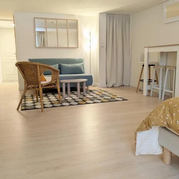 Grande Suite Privée - Entrée indépendante - SDB & WC privatifs，位于方蒂提斯的酒店