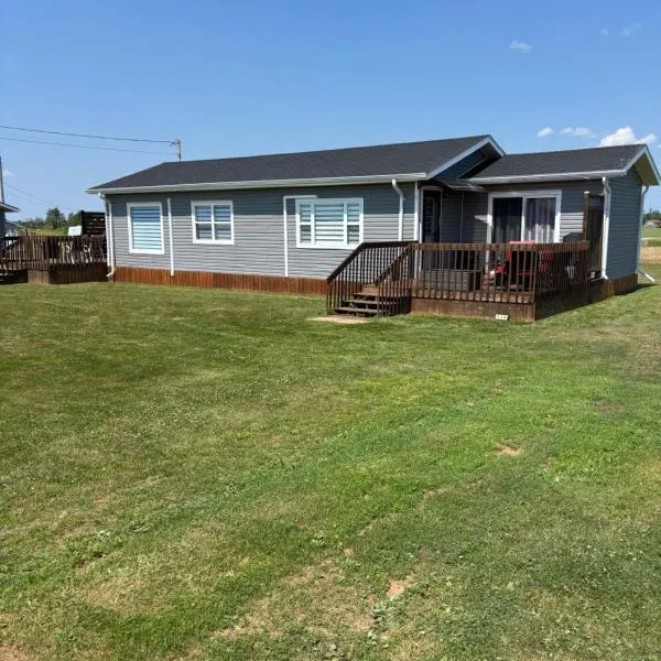 Newly Renovated Confederation Bridge View Cottages，位于Borden的酒店