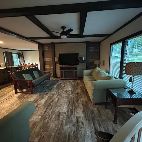 Panther Creek retreat，位于Clarkesville的酒店