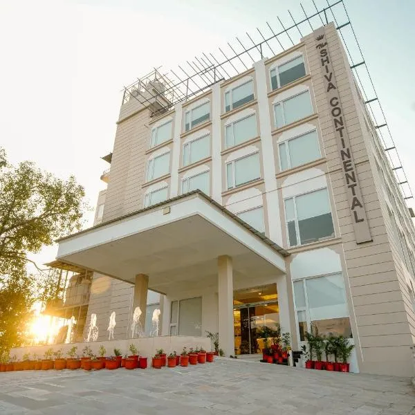 Shiva Continental Dehradun A unit of The Chacha Shri Group，位于德拉敦的酒店