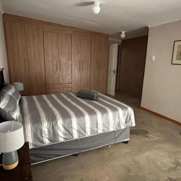 Kalahari-Trails Meerkat Sanctuary，位于Askham的酒店