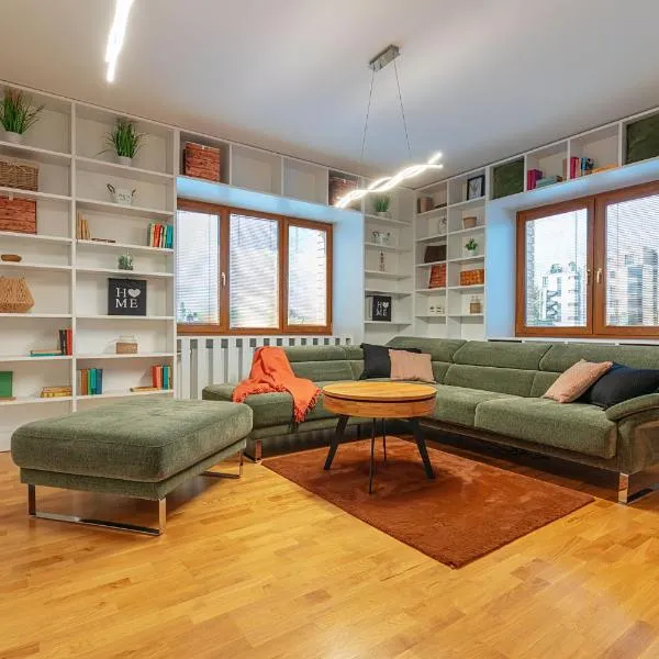 B-Home Apartments - Apartmán s 1 spálňou a obývačkou 80 m2，位于特伦钦的酒店