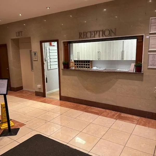 west park hotel PVT ltd，位于克莱德班克的酒店