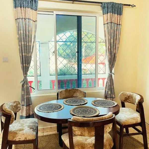 Coastal Bliss 2BR Beach Getaway in Kanamai, Mtwapa，位于姆特瓦帕的酒店