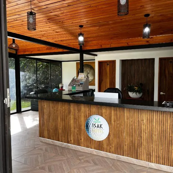 Hotel & Golf Isak Aeropuerto，位于里奥内格罗的酒店