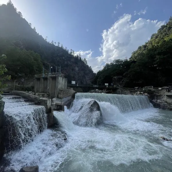 Umbrella Hotel Neelam Valley，位于Kundālshai的酒店