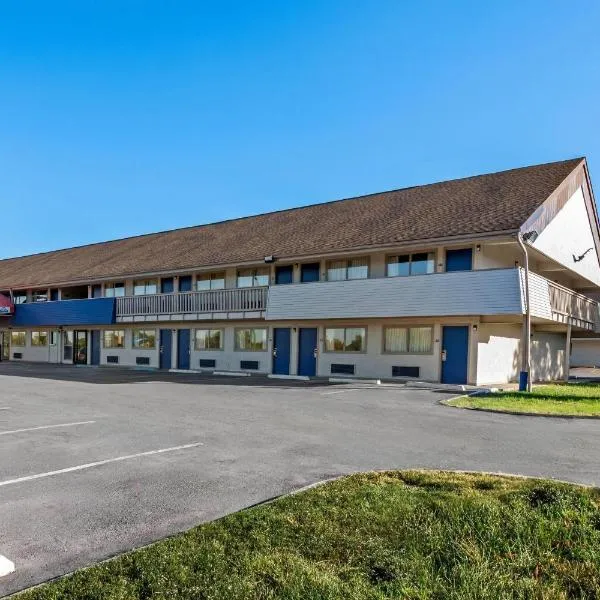 体育场东戴斯酒店，位于独立城的酒店