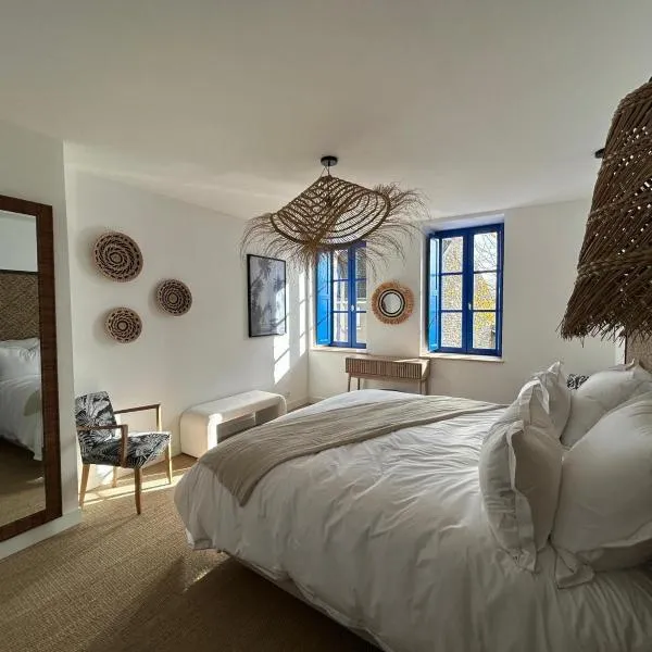 Les Volets Bleus house and spa，位于Jublains的酒店