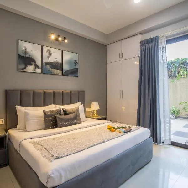 Serviced Apartment near Medanta by BedChambers，位于古尔冈的酒店