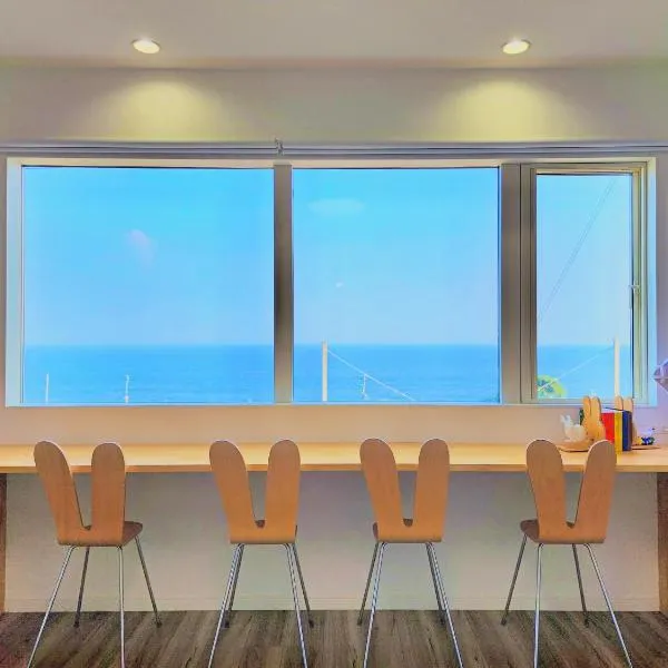 「淡路島一棟貸宿　野うさぎ 」高台から海を望む貸別荘！2023年新築離れの素泊まり，位于Noda的酒店