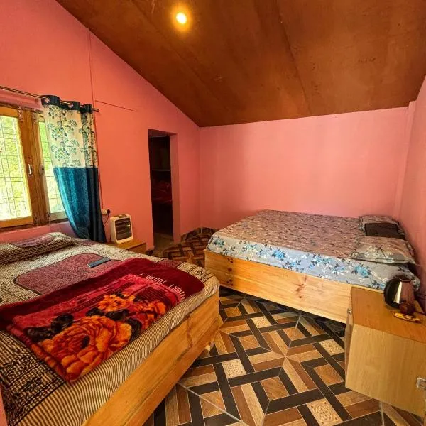 Ghumakkad Homestay，位于Harsil的酒店