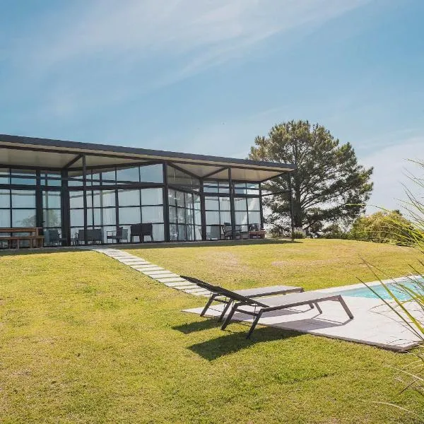 La Casa de Cristal by Puerto Dijama，位于卡梅隆的酒店