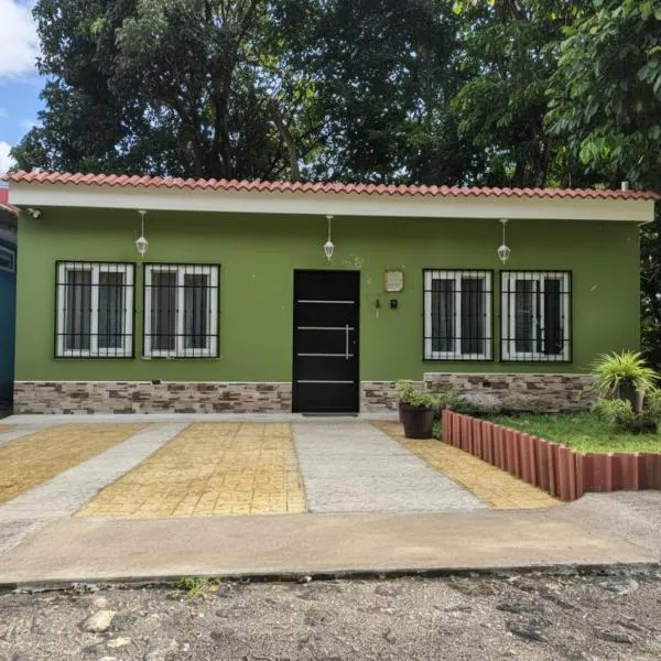 La Casa De Los Abuelos，位于雷塔卢莱乌的酒店