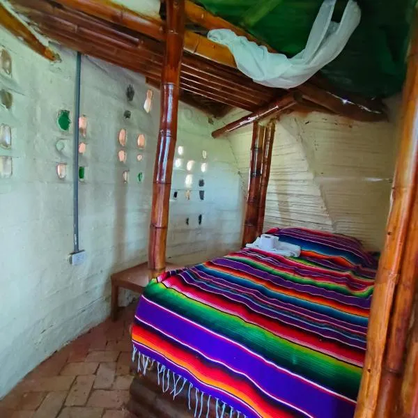 Hospedaje casa en el Árbol，位于莫尼基拉的酒店