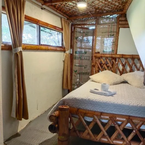 Hospedaje casa en el Árbol，位于莫尼基拉的酒店