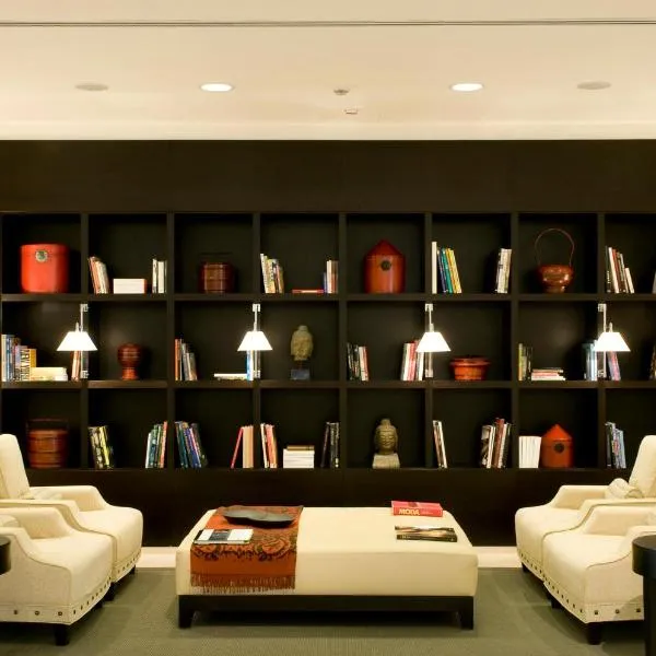 米兰星际大酒店，位于萨龙诺的酒店