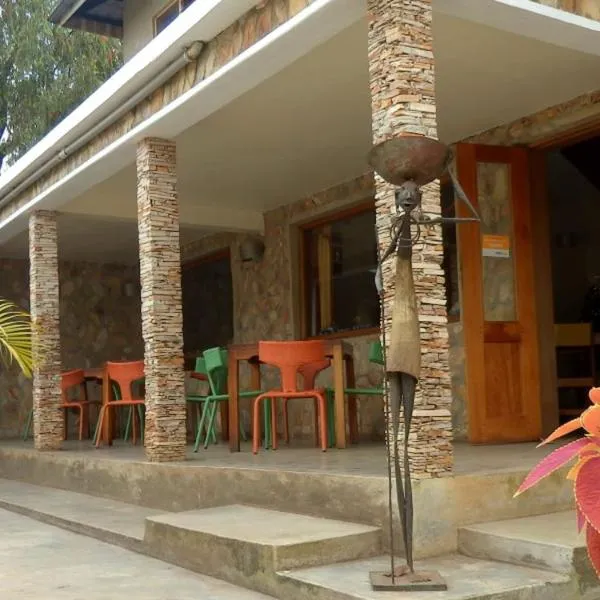 Dutchess Hotel and Restaurant，位于Lake Nyabikere的酒店